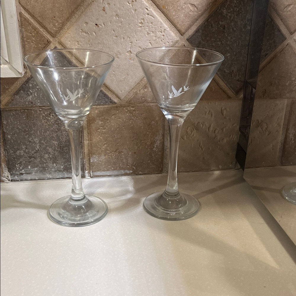 🌸 Eligible for 3 for $30 bundle sale Elegant Clear Glass Martini Glasses